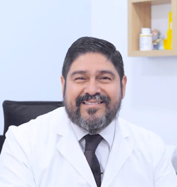 Dr. Emilio Aroca Briones